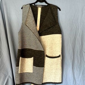 Beautiful grey marled long vest! Maybe worn once.2 front pockets